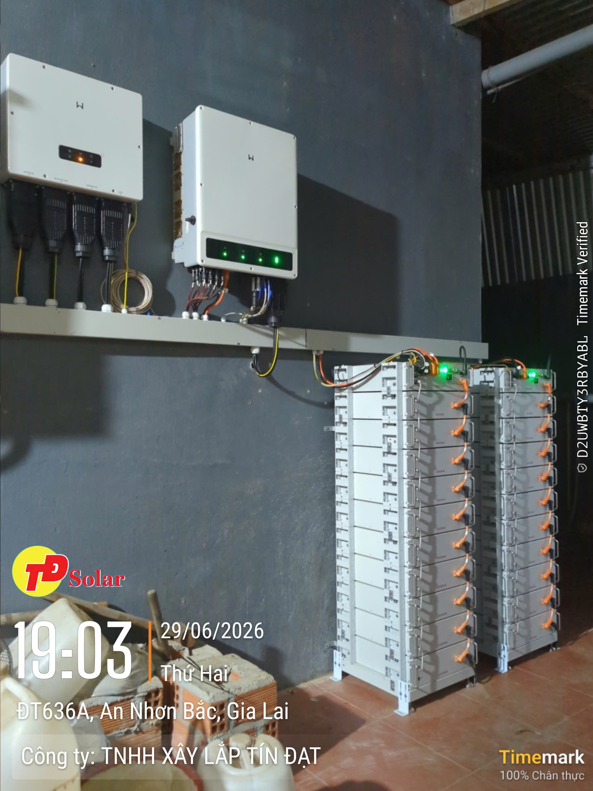 HOÀN THÀNH BÀN GIAO HỆ ĐIỆN MẶT TRỜI CÓ LƯU TRỮ 3 PHA 61KWP – 102.4KWH TẠI AN NHƠN | GIẢI PHÁP TIẾT KIỆM 60% CHI PHÍ ĐIỆN